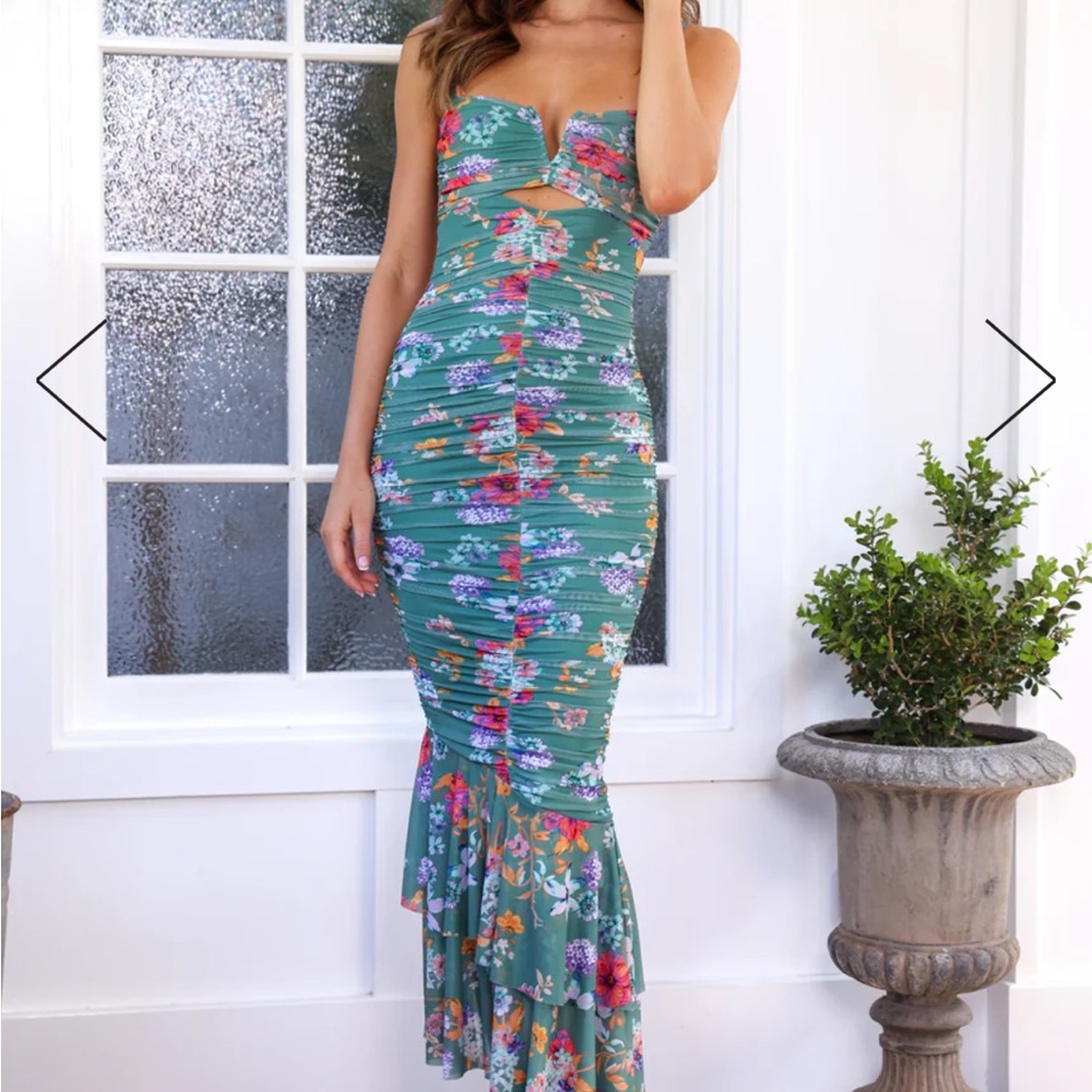 Hello Molly take a pic girl dress